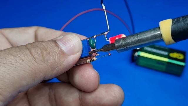 How To Make A High Precision Temperature Sensor / LM358 0.1 °C Sensitivity смотреть онлайн