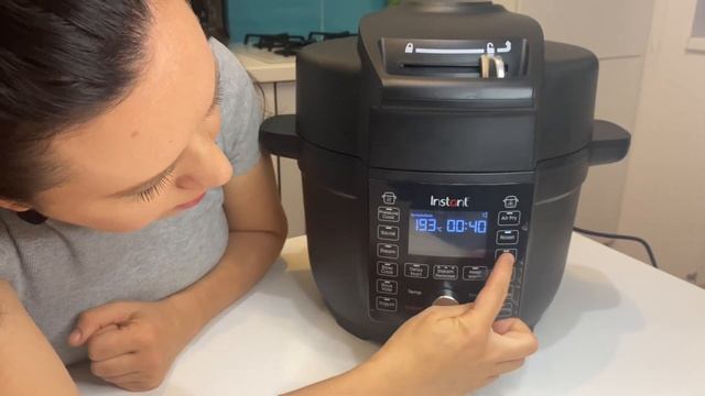 Instant Pot Duo Crisp Ultimate Lid. Prezentare. Multicooker cu presiune+Air Fryer - UN SINGUR CAPAC смотреть онлайн