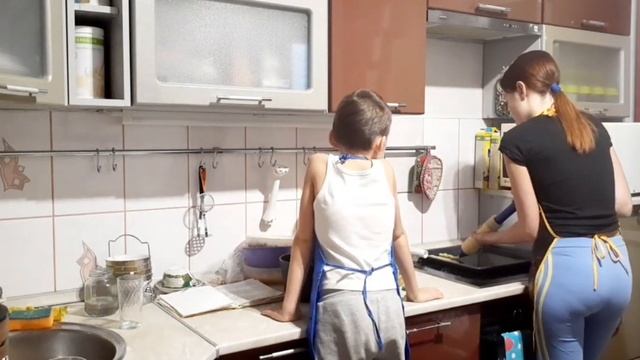 ПРИГОТОВИЛА ЭКЛЕРЫ *не учитесь у меня готовить* смотреть онлайн