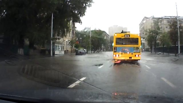 Киев, ул. Горького, 10.06.2012 смотреть онлайн