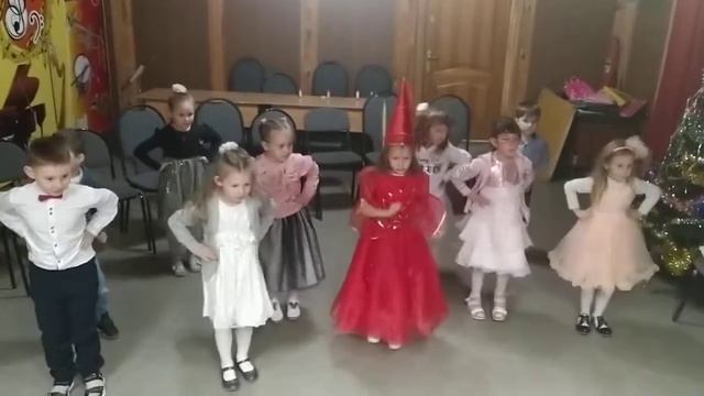 Новогодняя игра смотреть онлайн