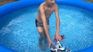 Плавают ли корабли лего в воде? Наглядный тест в бассейне.