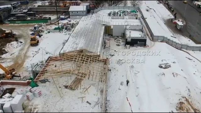Вид с квадрокоптера на строительство станции метро БКЛ «Печатники» и навеса «сухие ноги»