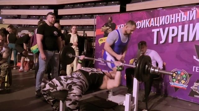 Анатолий Кузьмин. Жим 112,5 кг на 13 раз. смотреть онлайн