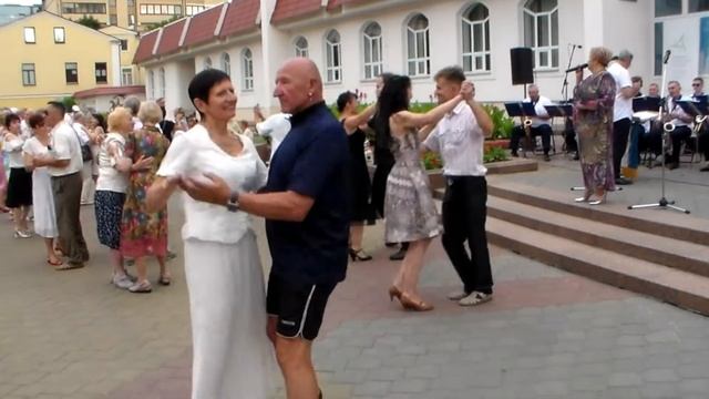 Музыка Манит И Сердце Поёт, В Мире Без Танцев Никто Не Живёт! смотреть онлайн