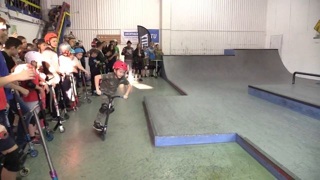Денис Ассмус - финал новички 6-12лет PowerTrick самокат контест - скейтпарк BunnyHop 20181216