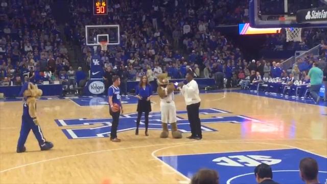 I PLAYED BASKETBALL IN RUPP ARENA смотреть онлайн