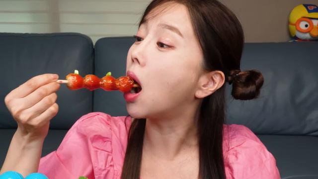 알록달록 탕후루 🌈 딸기 망고 샤인머스켓 과일빙수 디저트 먹방 Candied FruitsTanghulu Dessert Eatingshow Mukbang ASMR Ssoyoung смотреть онлайн