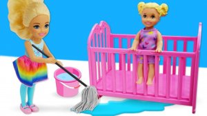 Куклы Барби — Видео для девочек, как Челси ОДНА ДОМА водится с Штеффи — Барби новые серии