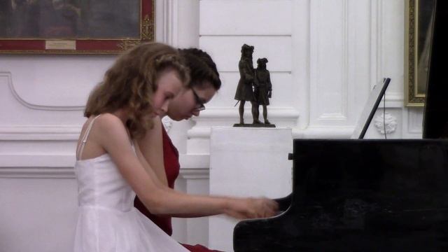 Пьяццолла «Либертанго». Исполняют Даша Лукьяненко и Вика Бачинская - «Ювента», 2019 смотреть онлайн