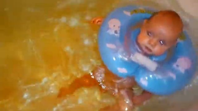 Круг для купание малышей смотреть онлайн