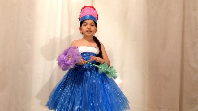 Платье из пакетов Своими руками. (Эмилия) На конкурс Показ мод Платье+Кокошник. Бросовый материал. смотреть онлайн