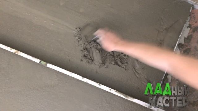 Стяжка пола БЕЗ ТРЕЩИН своими руками. Как сэкономить на стяжке. Как залить стяжку по маякам. ЛАД. смотреть онлайн
