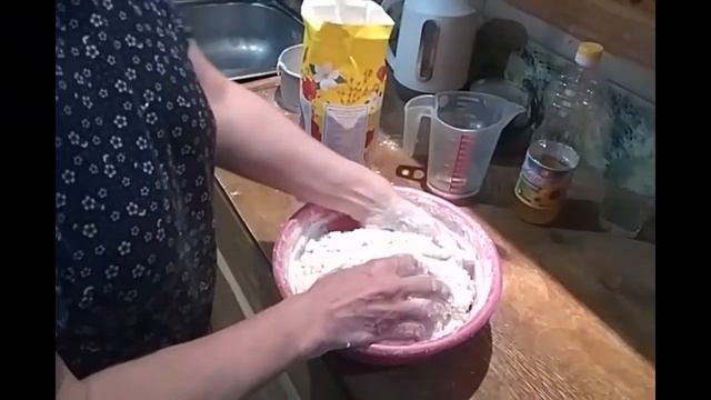 А какой вкусный бездрожжевой хлеб супруга печёт, попросил поделится секретами. смотреть онлайн