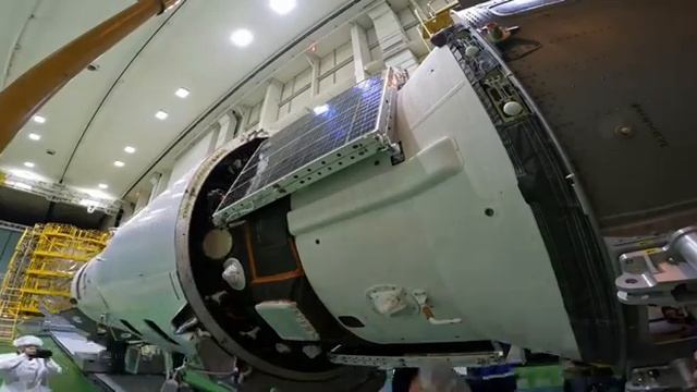 Космический таймлапс из монтажно-испытательного корпуса 254-й площадки Байконура. смотреть онлайн