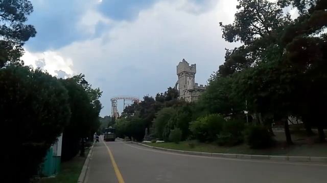 Конструкция американских горок на горе Мтацминда (ТБИЛИСИ). смотреть онлайн