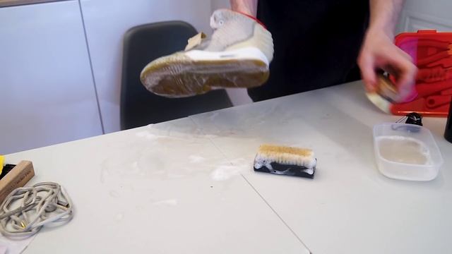 Оживляем Nike Air Yeezy 2. Гайд по реставрации кроссовок от магазина Sneakerhead.