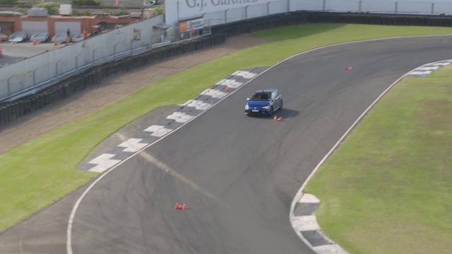2022 Volkswagen Golf R & Tiguan R on Pukekohe Racetrack смотреть онлайн