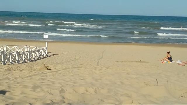 АНАПА. Море штормит. 7 часов утра. Пляж СОФИЯ // 1:15:00 - загадочные шары (пескопись); смотреть онлайн