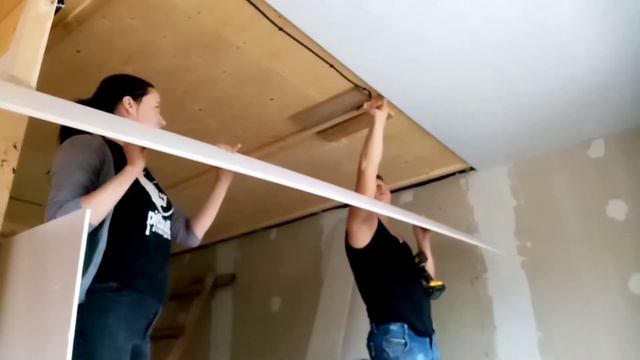 Отделка потолка панелями ПВХ смотреть онлайн