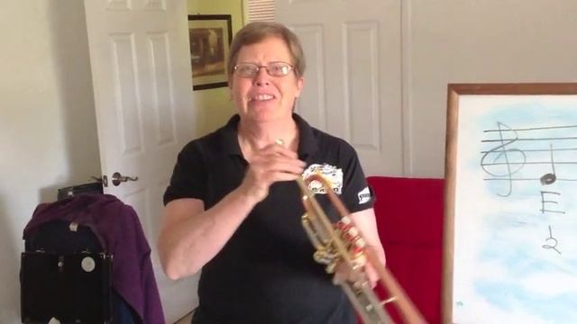 Making a sound on a brass instrument (Trumpet, Trombone, Baritone) смотреть онлайн