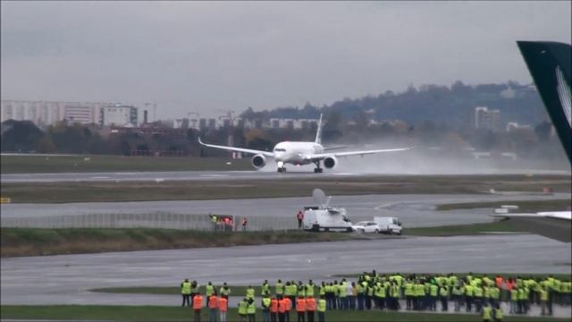 A350-1000 XWB First Flight @ Toulouse Airport【Full HD】 смотреть онлайн