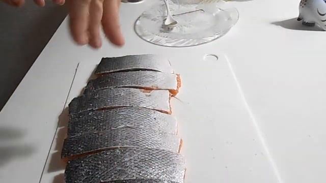 Филе лосося с лимоном в глазури из меда и розмарина, запеченное в духовке.