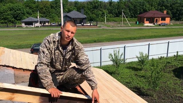 Gable roof with your own hands/Двухскатная крыша СВОИМИ РУКАМИ. смотреть онлайн