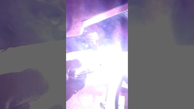 Практическое пособие по дуговой сварке. Учимся варить красивые прочные швы. смотреть онлайн