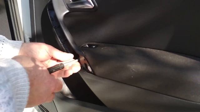 VW Polo Sedan - Как снять обшивку задней двери смотреть онлайн