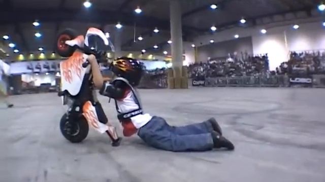 2 yr old Motorcycle Stunt - Ape Hanger смотреть онлайн