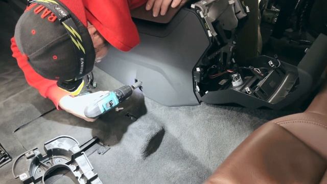 Детейлинг химчистка обернулась, разборкой салона и сушкой Audi Q5 2020