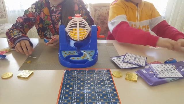 ИГРАЕМ В БИНГО ЛОТЕРЕЮ И ТАНЦУЕМ ПОД UNO смотреть онлайн