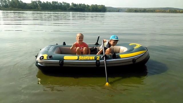 Испытываем надувную лодку! Накачали её в первый раз...