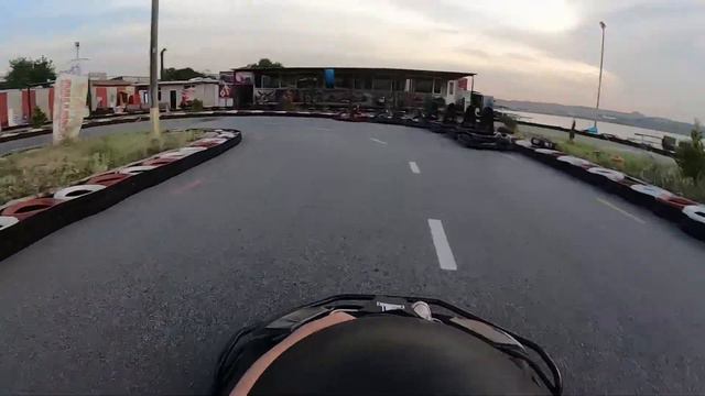 Gokart Kapıştık 1 Tur avans verdi ama !!! Go kart pistinde yarıştım 750 metre 10 tur 7.5 km go kart смотреть онлайн