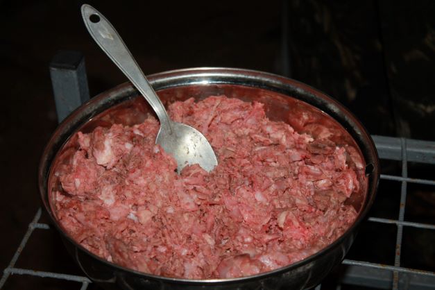 КУРЫ - КАННИБАЛЫ, СЖИРАЮЩИЕ САМИ СЕБЯ. смотреть онлайн