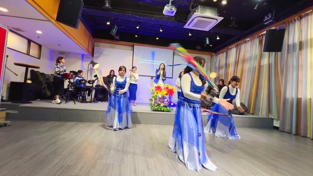 Gerakan: Christmas 1,2,3,4 dan Lily of the valley смотреть онлайн