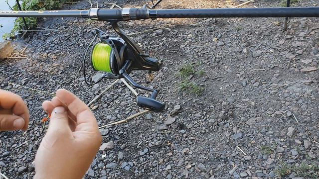 Дед и внук на рыбалке | ловим карася на пружины/кормачки (Донецкая обл.) смотреть онлайн