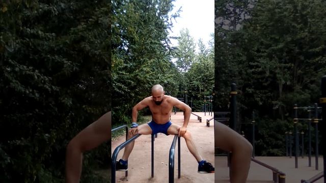 #thighs stretching using parallel bars #calistenics #fit #fitnessmotivation смотреть онлайн
