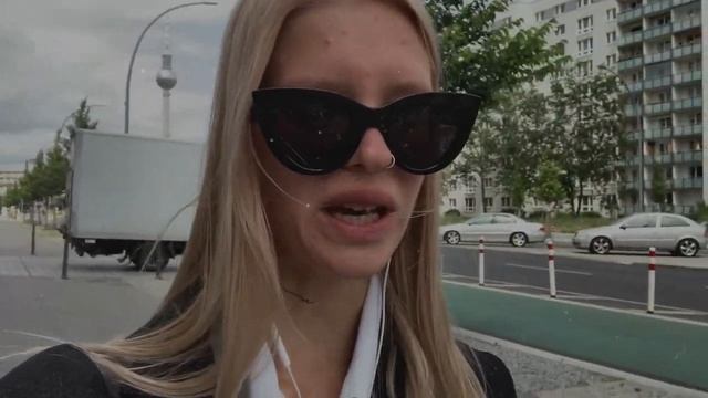 Berlin: брауни с гранатом, лимонное мороженное, горькие слезы смотреть онлайн