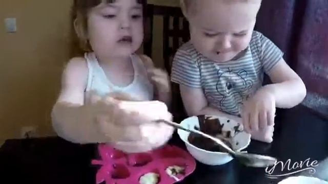 Дети готовят конфеты/Кухня/Домашние шоколадные конфеты с кокосом смотреть онлайн