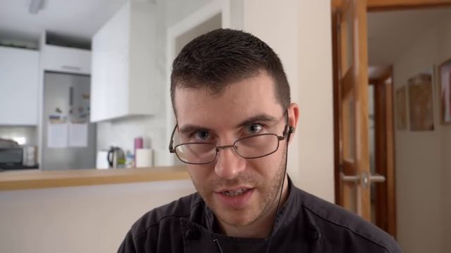 Pro Chef Reacts... To Uncle Roger HATE Jamie Oliver Egg Fried Rice смотреть онлайн