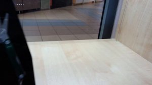 Как удалить двухсторонний скотч с стекла