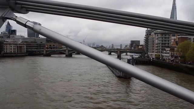 Over the Millennium Bridge - London смотреть онлайн