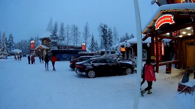 В деревеньке Санты, Финляндия смотреть онлайн