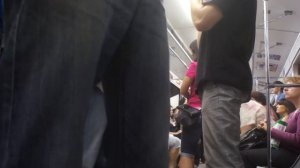 Объявление станций на двух языках в метро Киева