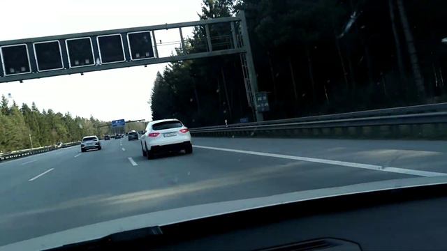 беженец из Украины бежит по Европе на Maserati смотреть онлайн