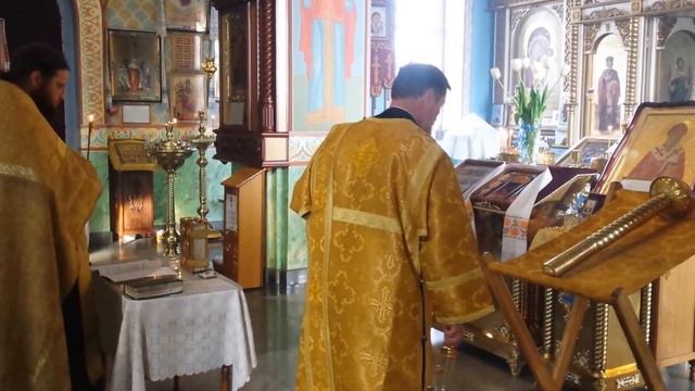 Молебен с чтением акафиста святителю Спиридону Тримифунтскому смотреть онлайн