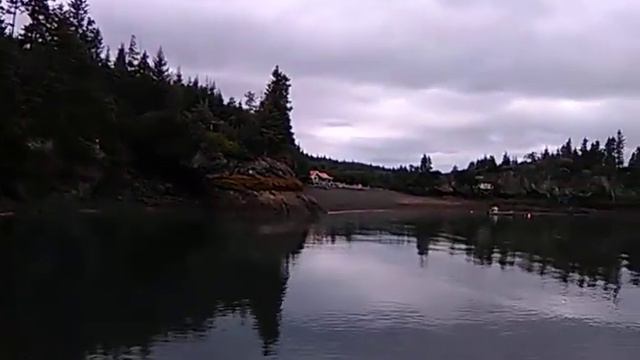 часть суши с пещерами в бухте, где мы живем смотреть онлайн