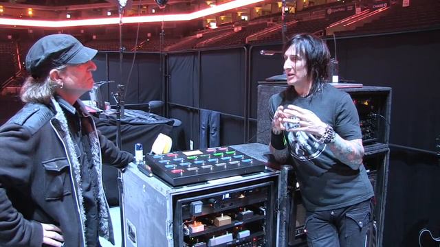 Richard Fortus on the SoloDallas Schaffer-Replica Voodoo смотреть онлайн